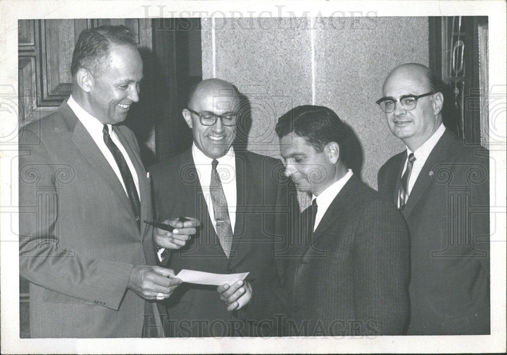 1966 Press Photo Rollin Barnard Commerce Chamber Denver - Historic Images