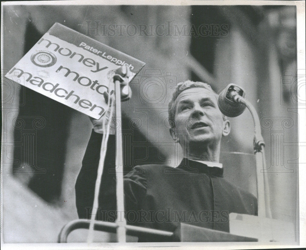 1966 Press Photo Jesuit father Johannes Leppich Motor - Historic Images