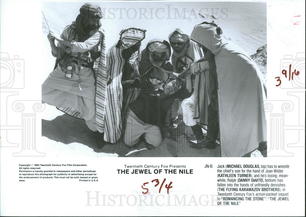 1985 Press Photo Jewel Of The Nile Movie Actors Cast - Historic Images