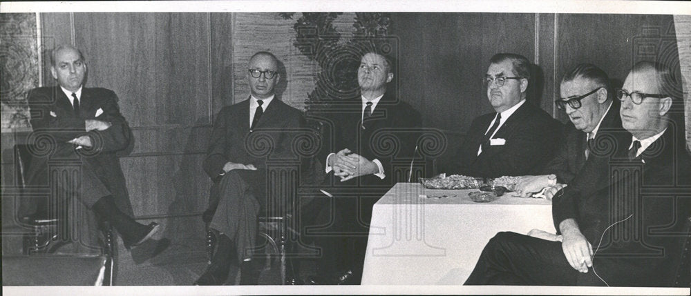 1966 Press Photo Harry Bonner Williamson Donald Hotel  - Historic Images