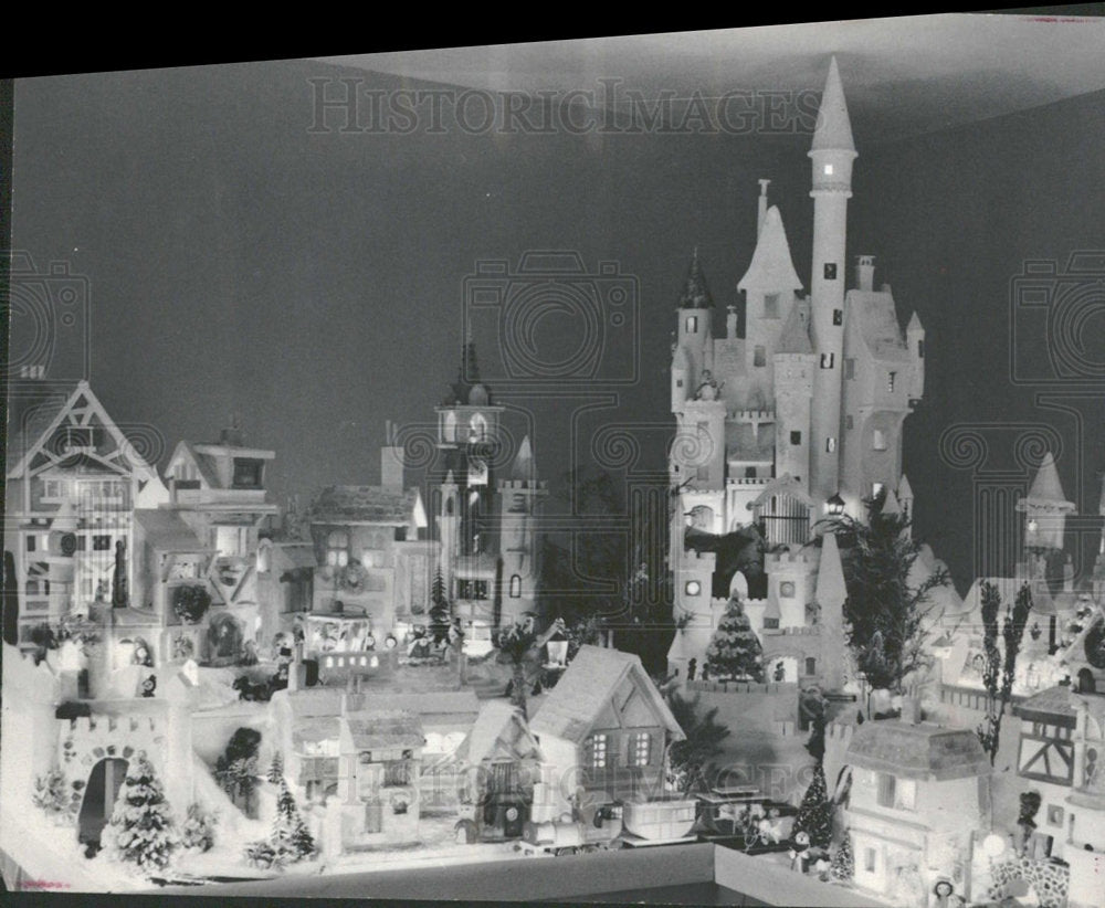1975 Press Photo Miniature Woodstock World Christmas  - Historic Images