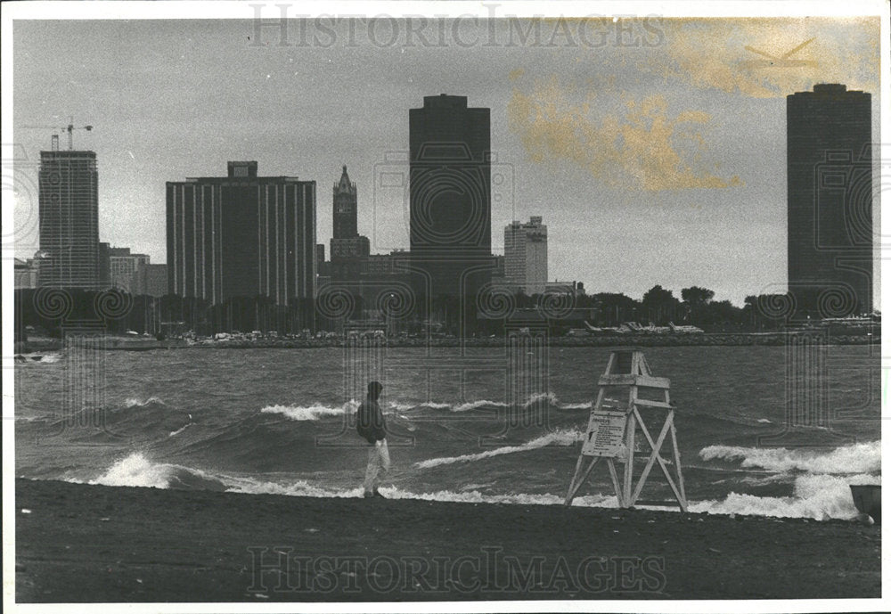1981 Press Photo 31st Street Beach Chicago Illinois  - Historic Images