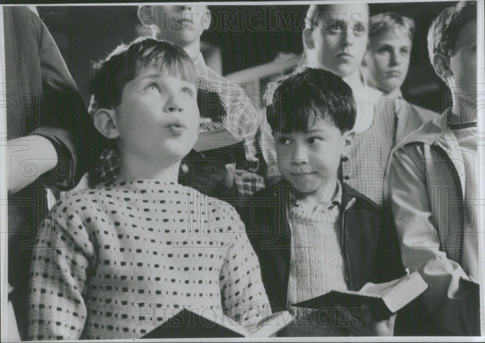 1996 Press Photo Wanted Grandfather Movie Children Film - Historic Images