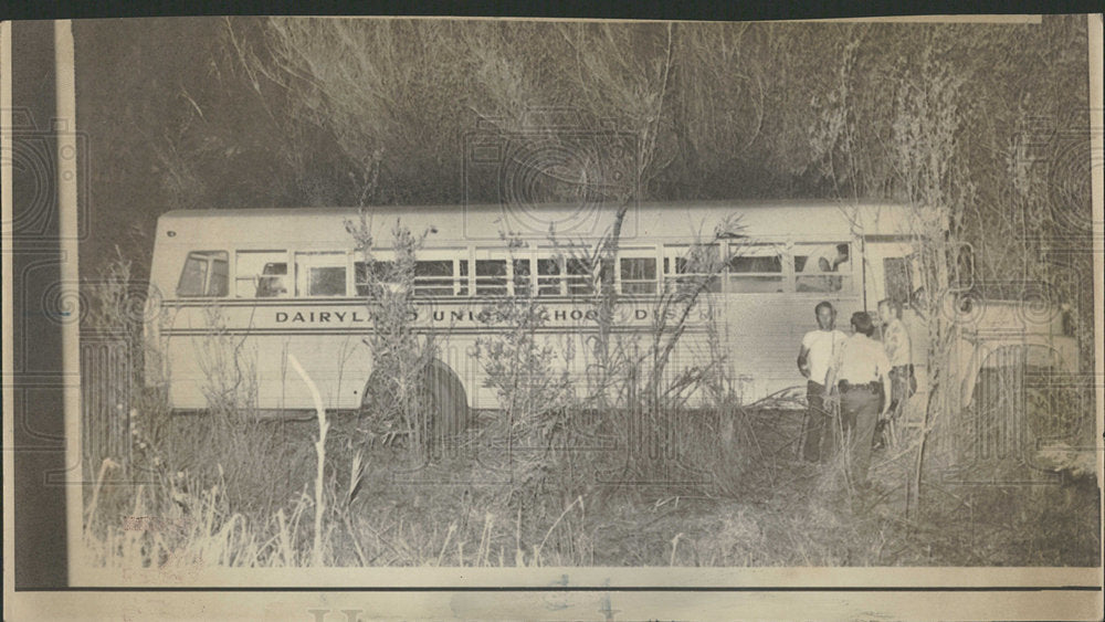 1981 Press Photo Kidnapping Police parents school bus  - Historic Images