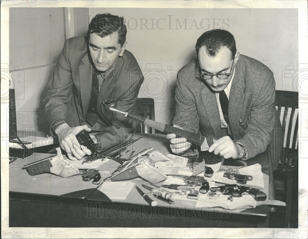 1959 Press Photo Henry Ulrich Youth Bureau policeman  - Historic Images