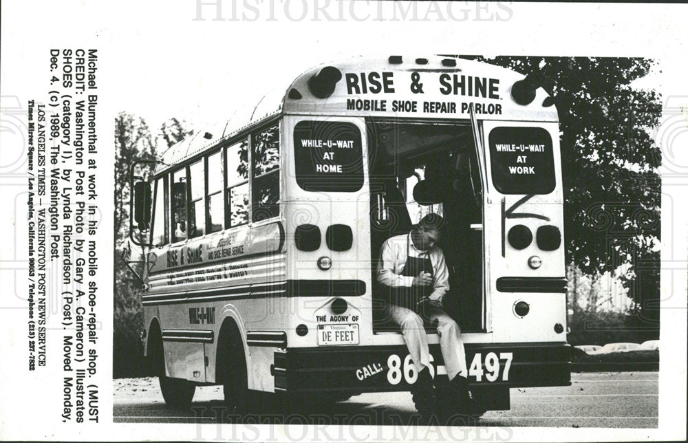 1989 Press Photo Michael Blumenthal Shoe repair shop  - Historic Images