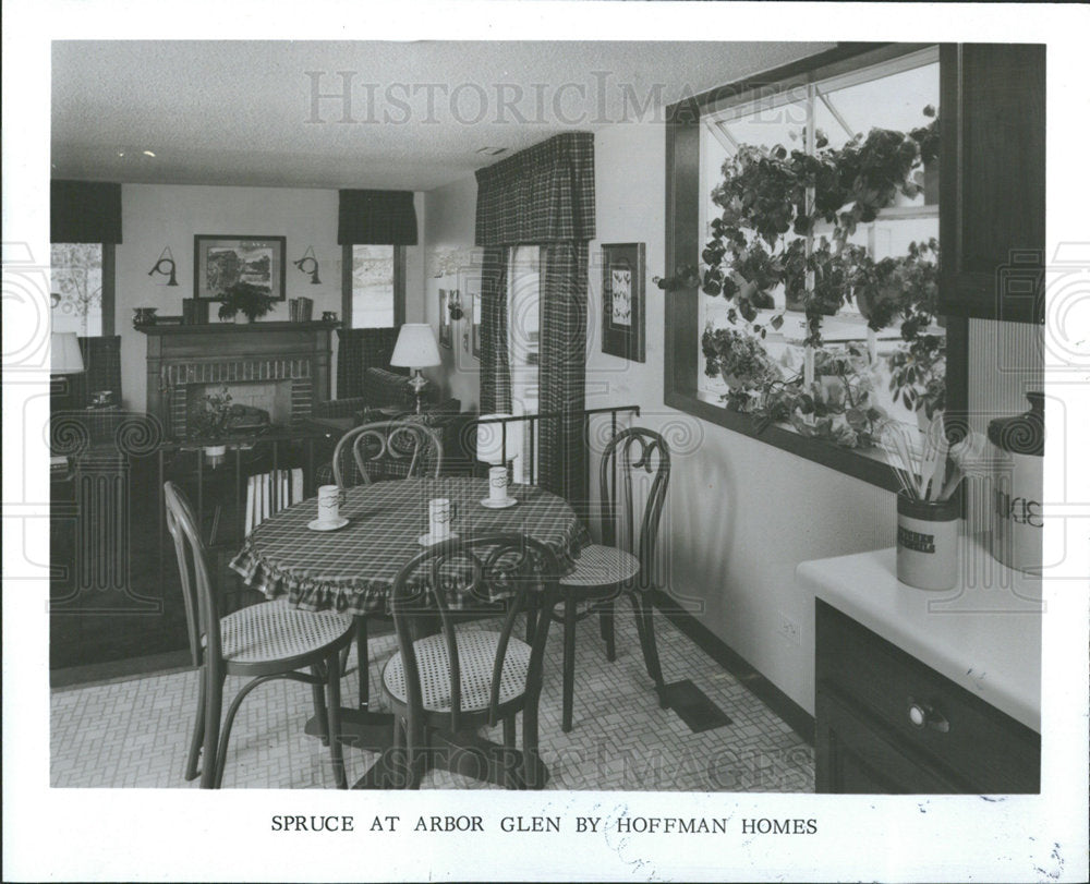 1983 Press Photo Arbor Glen Hoffman Homes - Historic Images