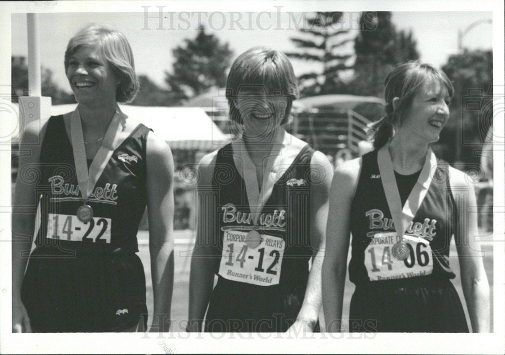 1984 Press Photo George Schafer Women Relay - Historic Images