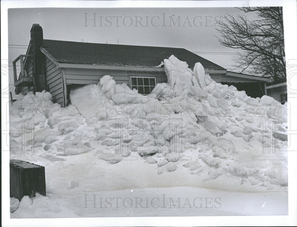 1961 Press Photo St Clair dirven ice Canadian wind dock - Historic Images