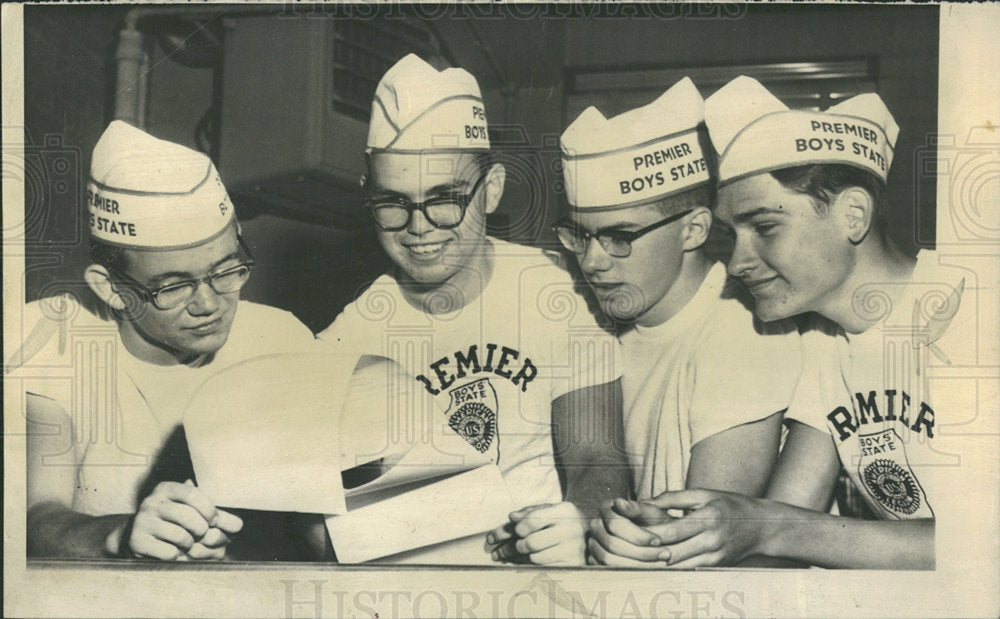 1958 Press Photo Illinois Boys State Dennis Eggers Bill - RRY31297 - Historic Images