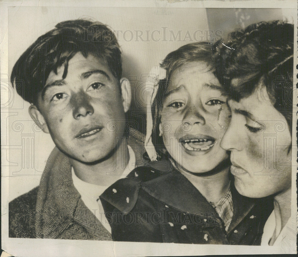 1956 Gypsy Orphan Crying-Historic Images