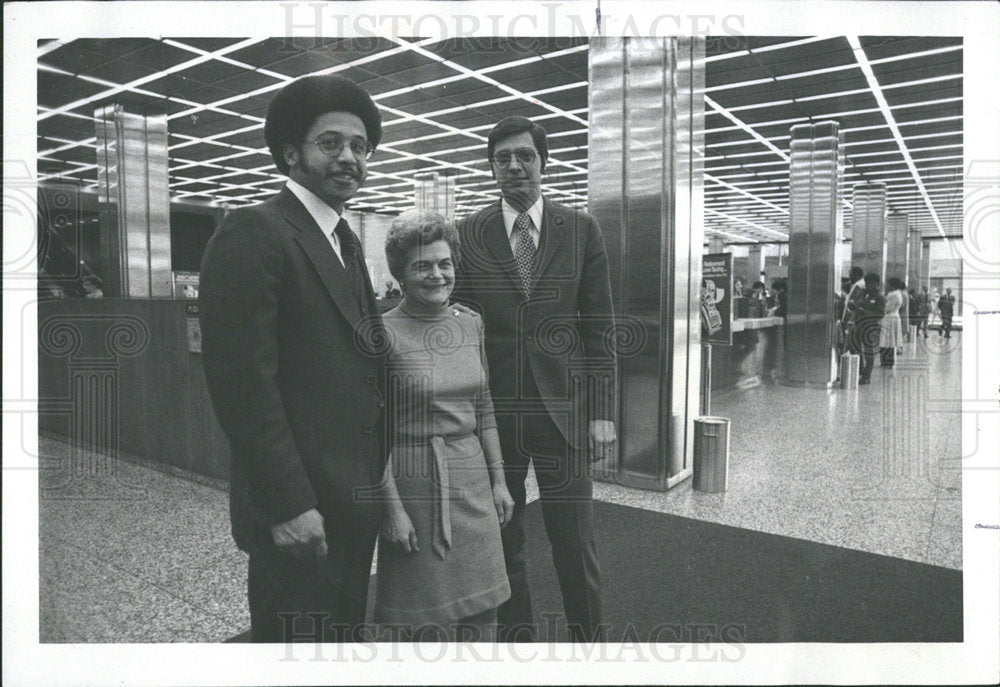 1977 Press Photo Harris Bankers Cliff Perry Grace Poli  - Historic Images