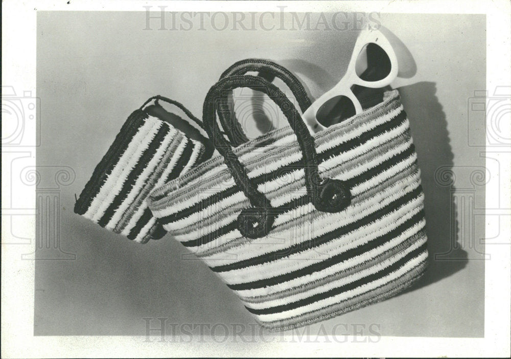 1976 Press Photo Handbag Purse Crocheted Strips Yarn - Historic Images
