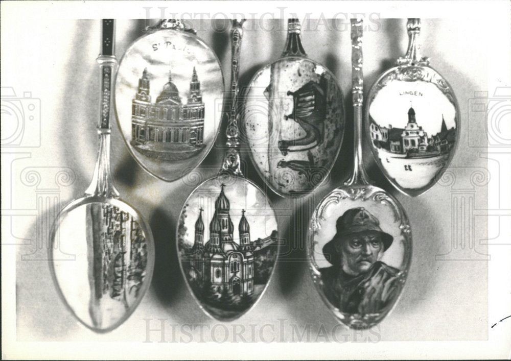 1992 Press Photo Painted Enamel gift Spoon Dollar Snap  - Historic Images