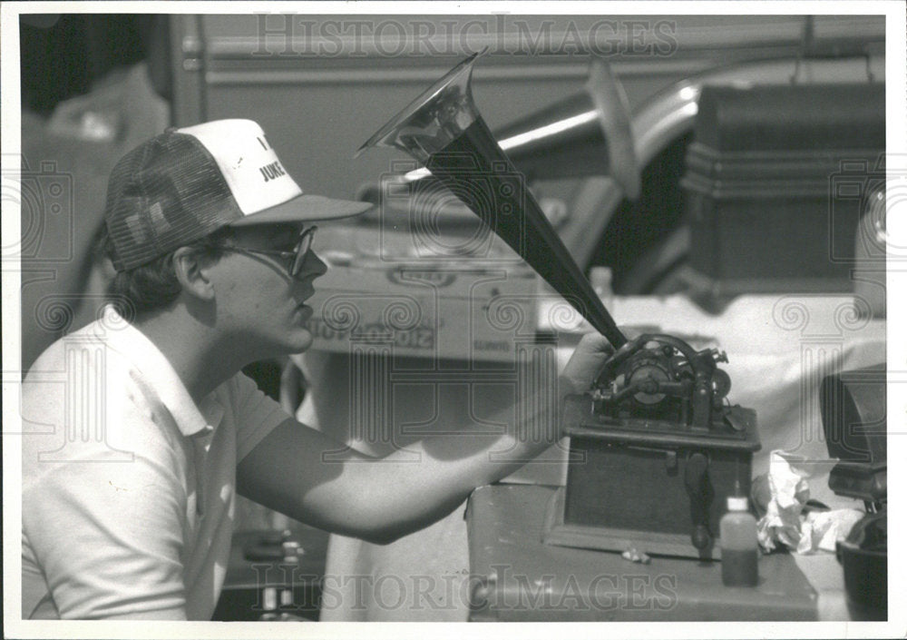 1990 Press Photo Sandwich Antiques Market Illinois  - Historic Images
