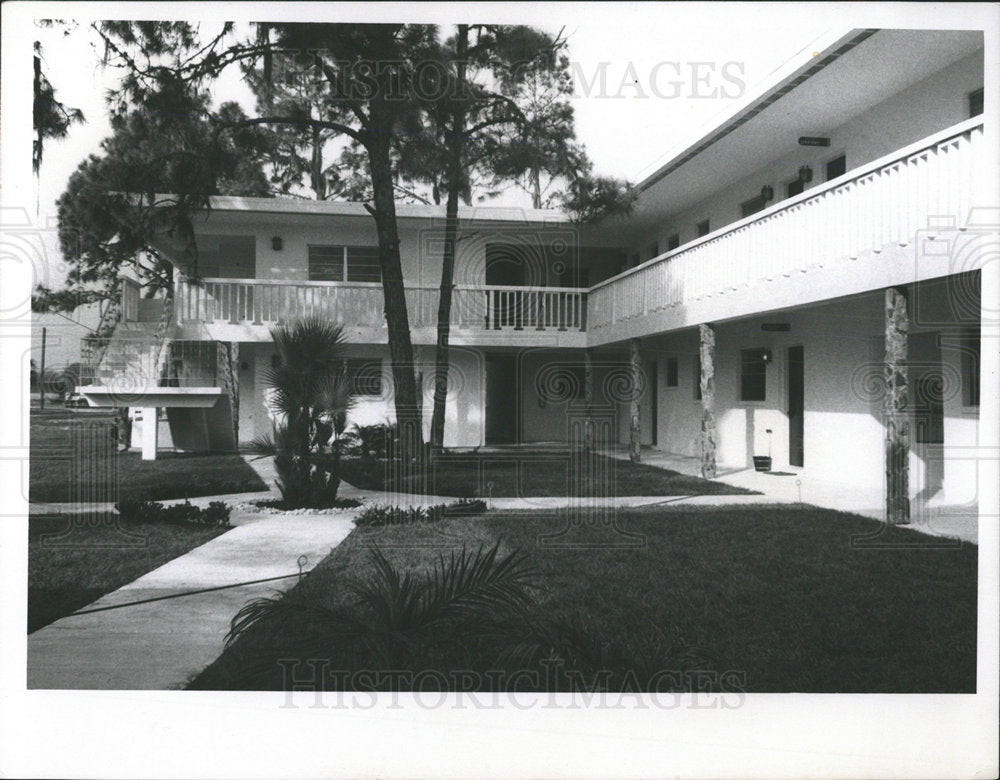 1968 Press Photo Park Condominium Ave North  - Historic Images