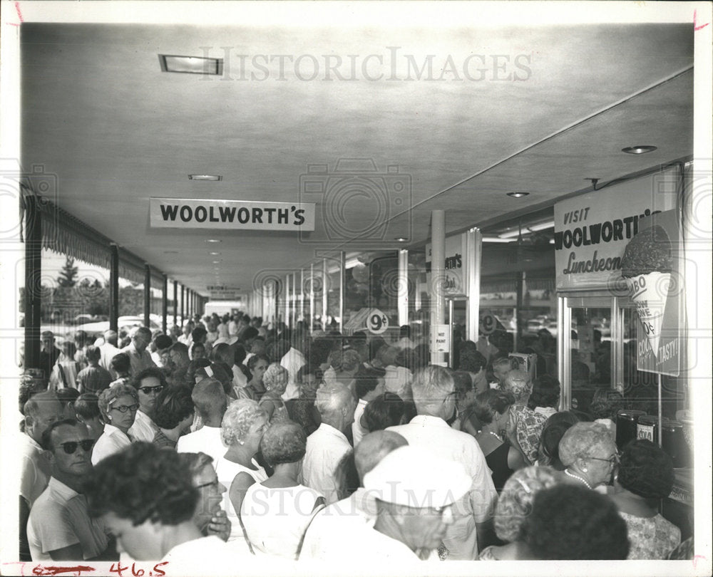 PRESS PHOTO PILLAR PARK PLAZA - Historic Images