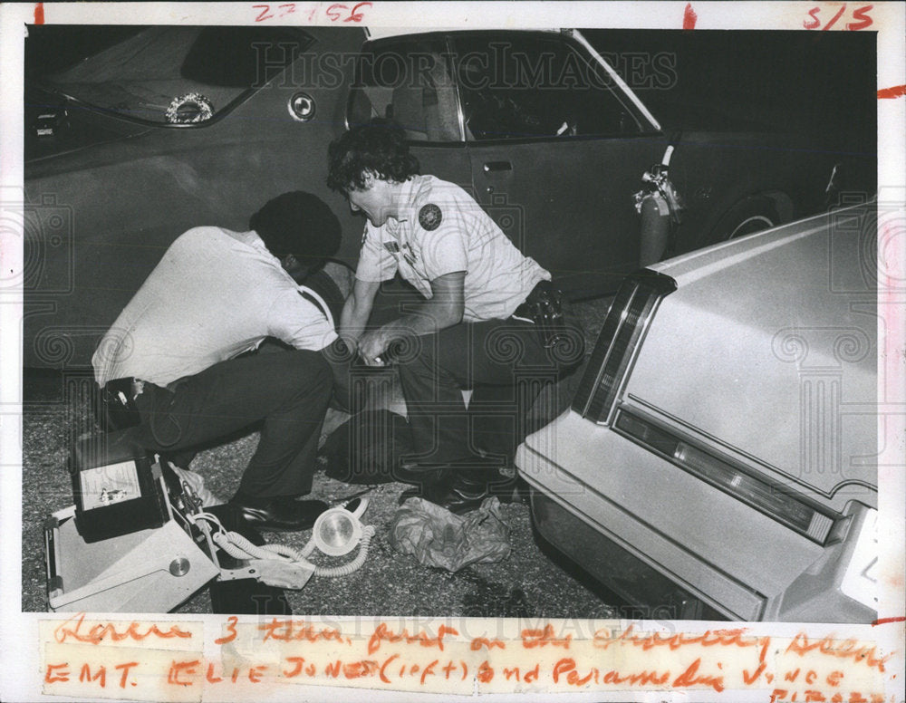 1980 Press Photo Elie Jones Vince Pirozzi Paramedic  - Historic Images