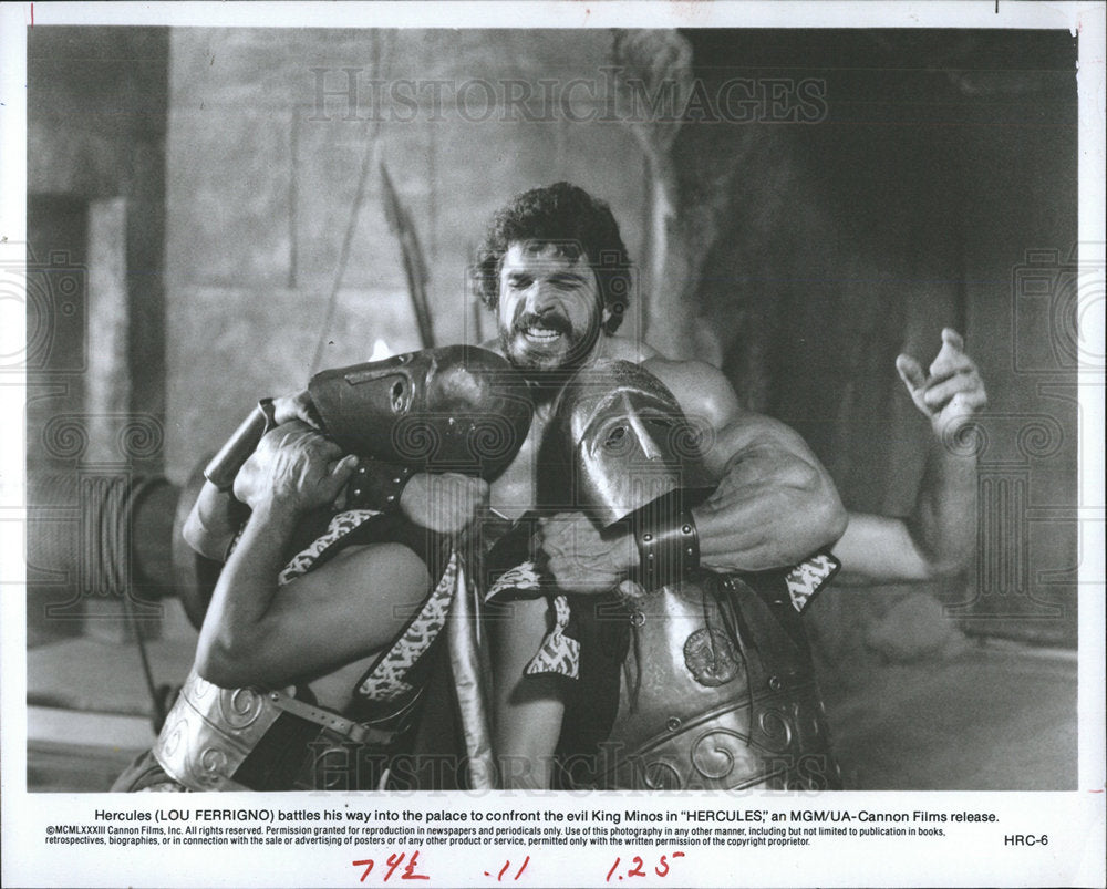 1983 Press Photo Lou Ferrigno evil king Hercules Cannon - Historic Images