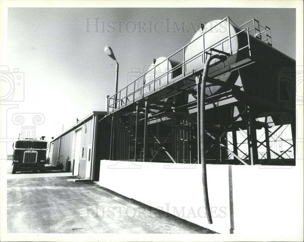 1981 Press Photo Acid tank Dickinson station Oil plant - Historic Images