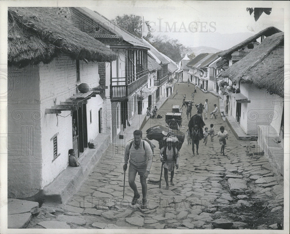 Press Photo Himalaya Mountains flat drawer Foreign Road - Historic Images