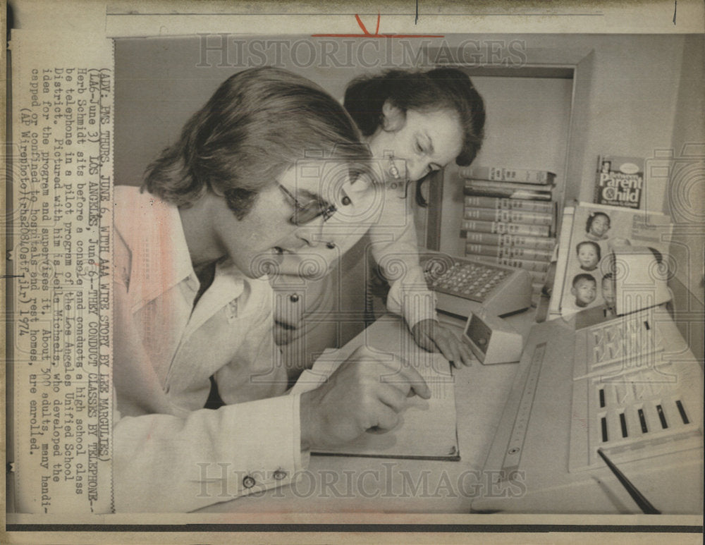 1974 Press Photo Herb Schmidt Los Angel School District - Historic Images