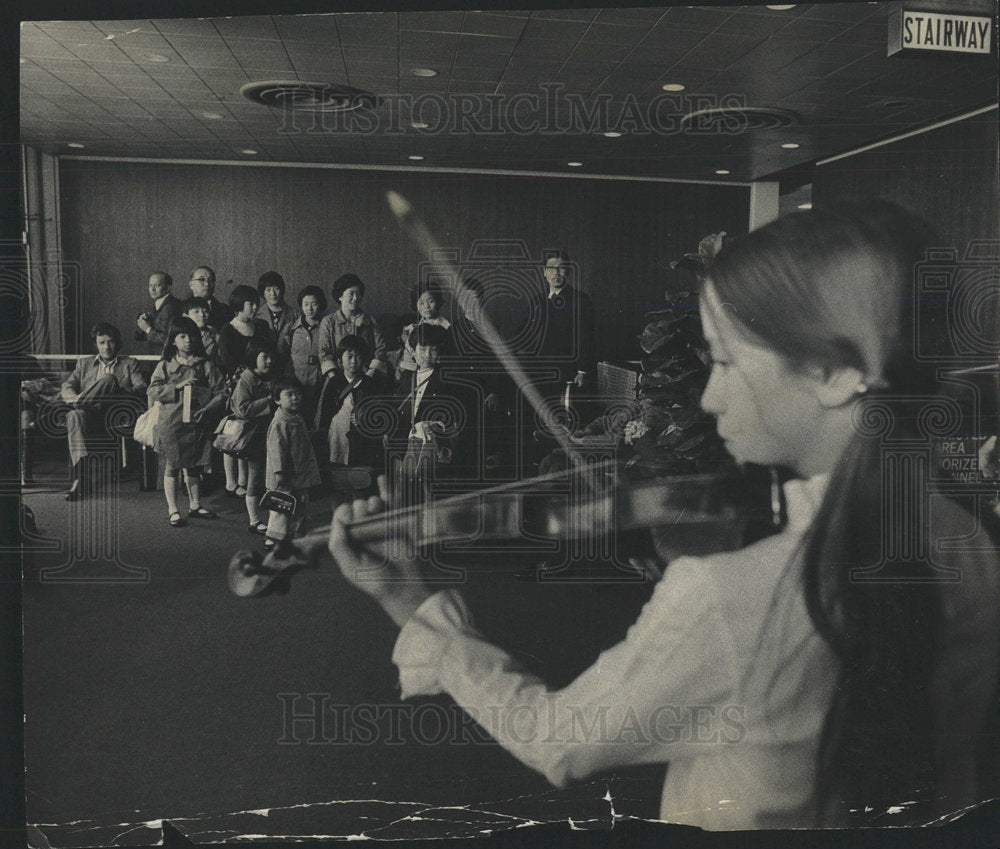 1973 Press Photo Musical Welcome Japanese chaperones  - Historic Images