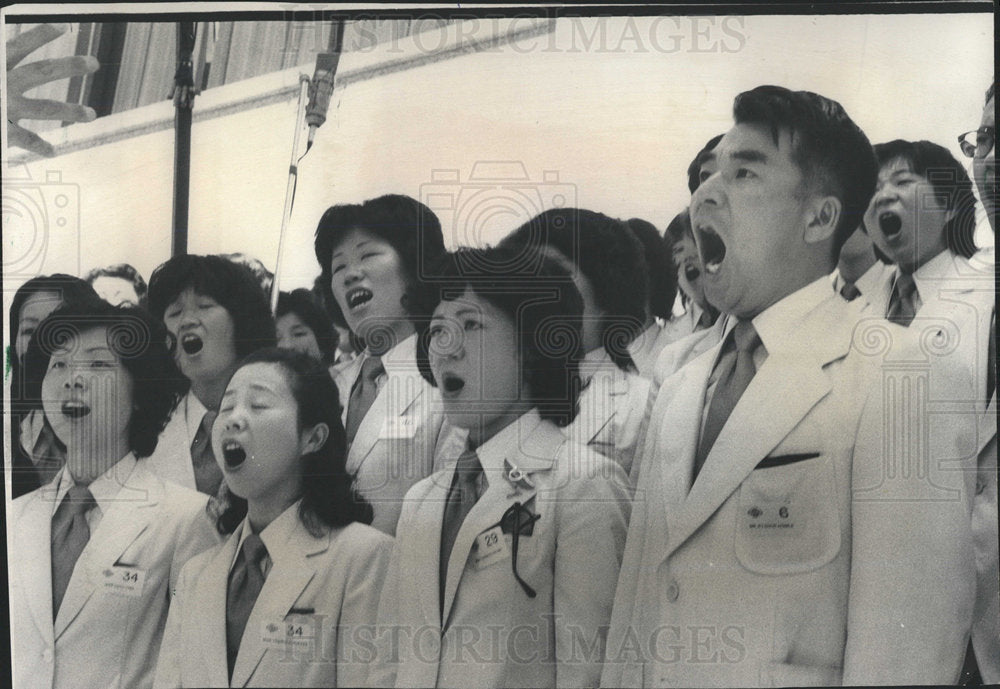 1975 Press Photo Fukuoka Choir First Nation Plaza Sound - Historic Images
