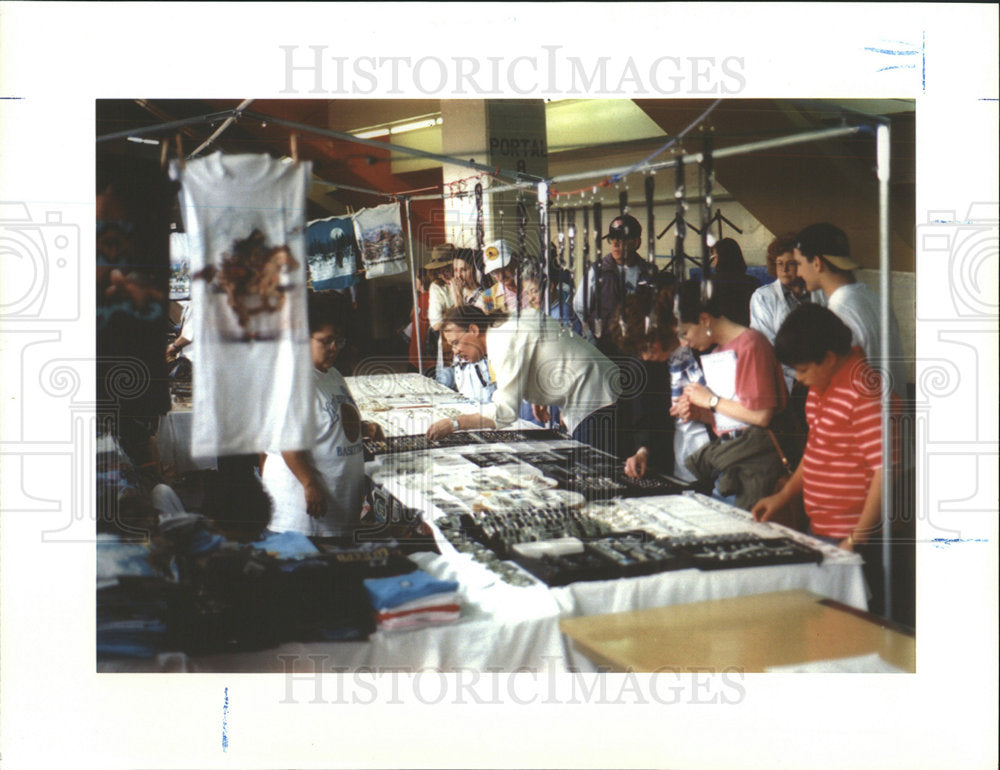 1993 Press Photo Denver Government  business Indian Art - Historic Images