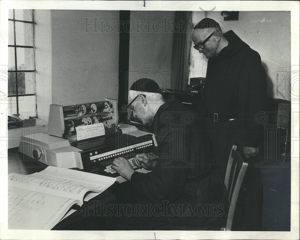 1975  Press Photo Cavalcade Abbey business inventory - Historic Images