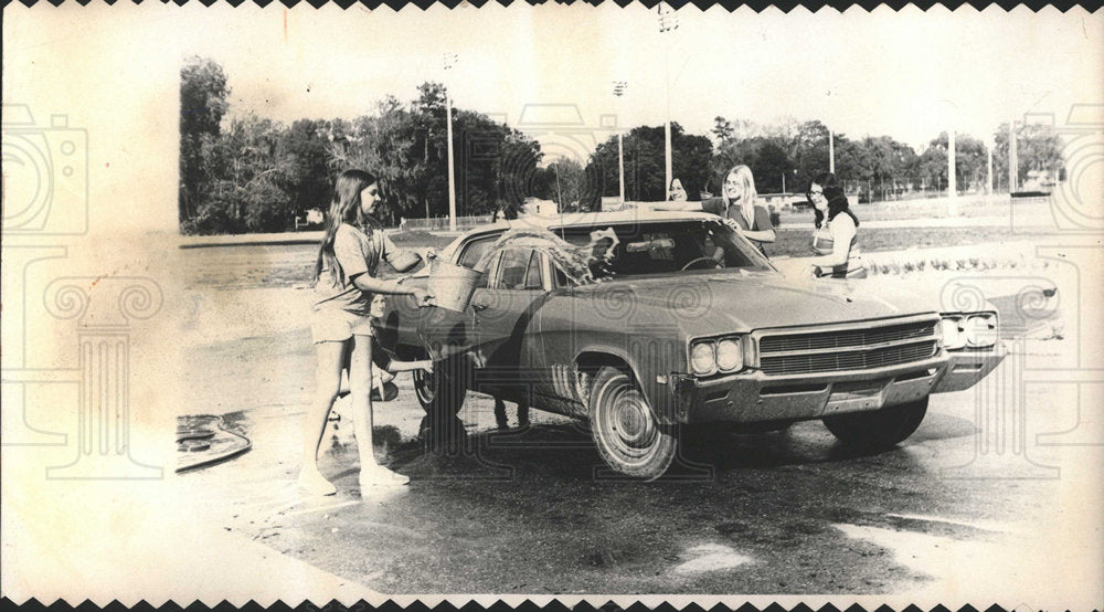 1974 Press Photo HHS Anchor Club Library Benefit Car  - Historic Images