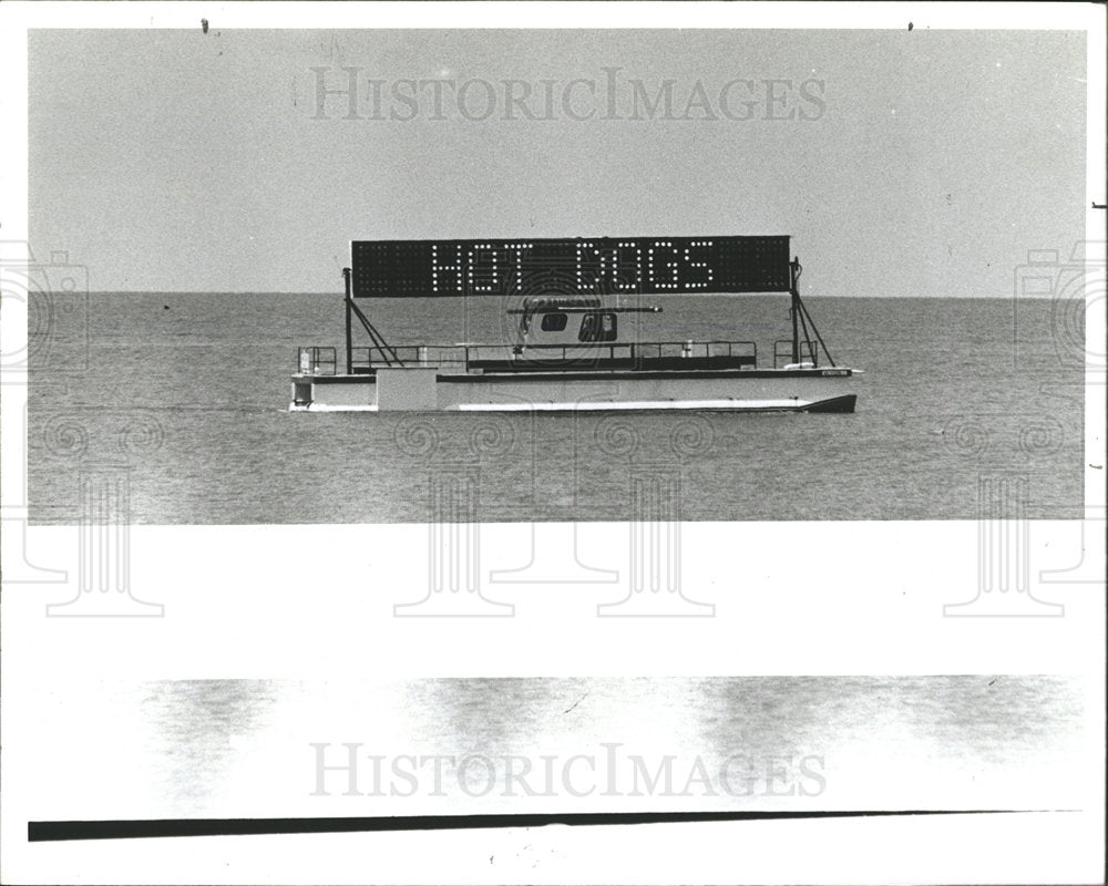 1987 Press Photo Suncooast Supersign&#39;s Advertise Boat. - Historic Images
