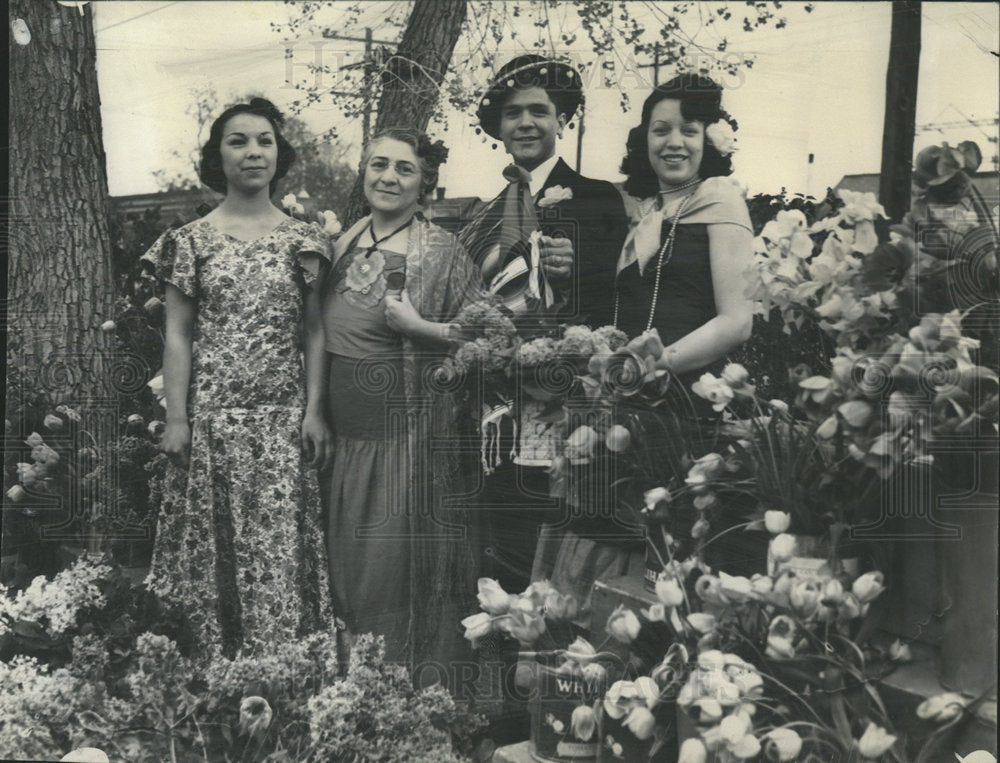 1938 Press Photo Idea plenty flowers Emma Lorato Anita  - Historic Images
