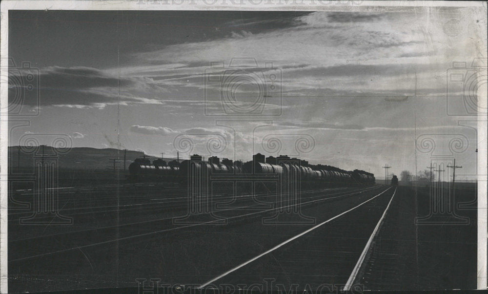 Press Photo gasoline Tank car Billing Sundown Track  - Historic Images