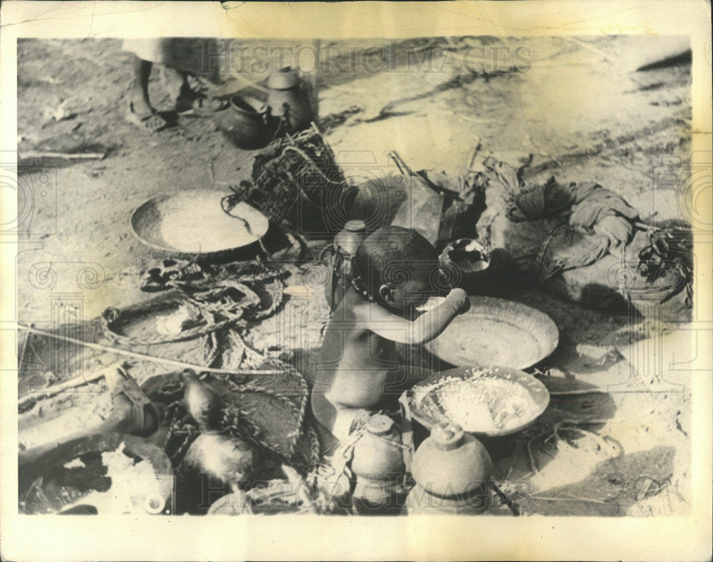 1936 Press Photo Somali land Italian Bowl Mush Scoop - Historic Images
