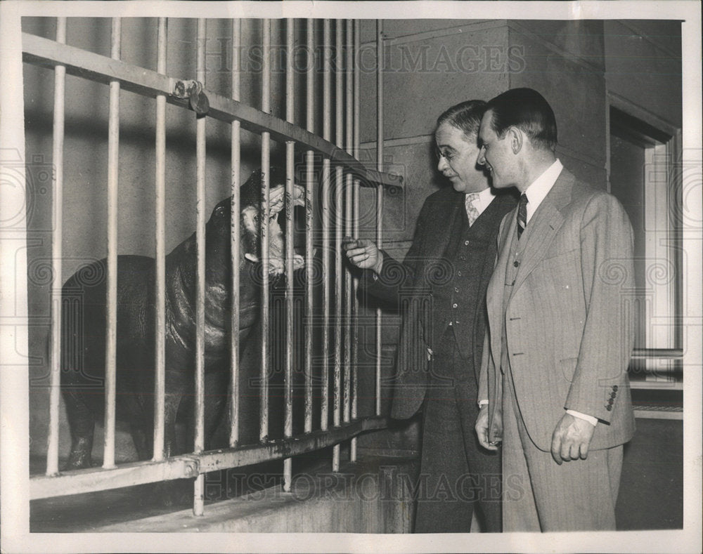 Press Photo Dr William Mann Zoological park director  - Historic Images