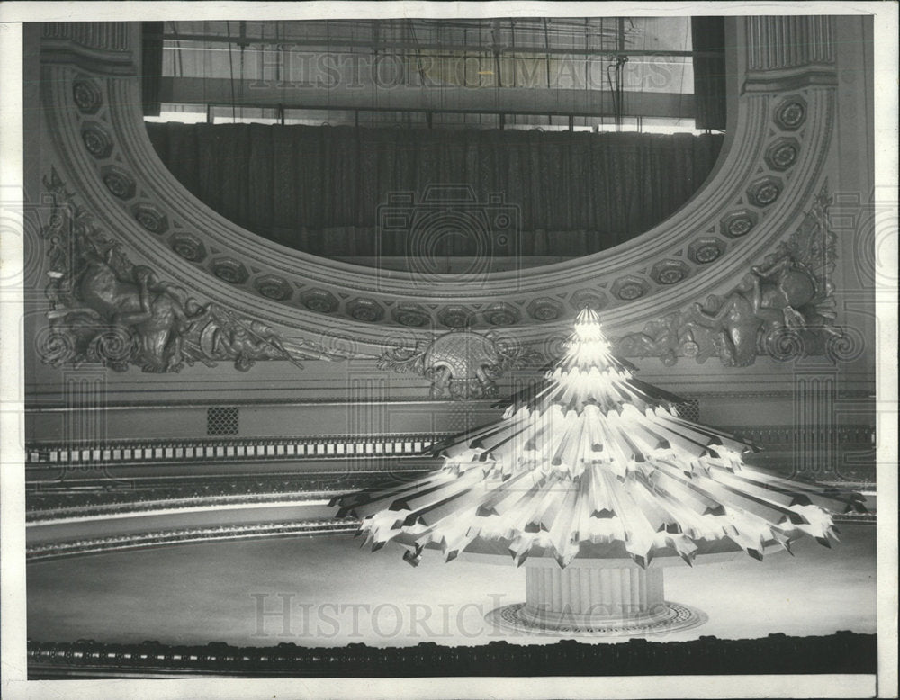 1932 Press Photo auditorium indircetly-lit fixture star - Historic Images