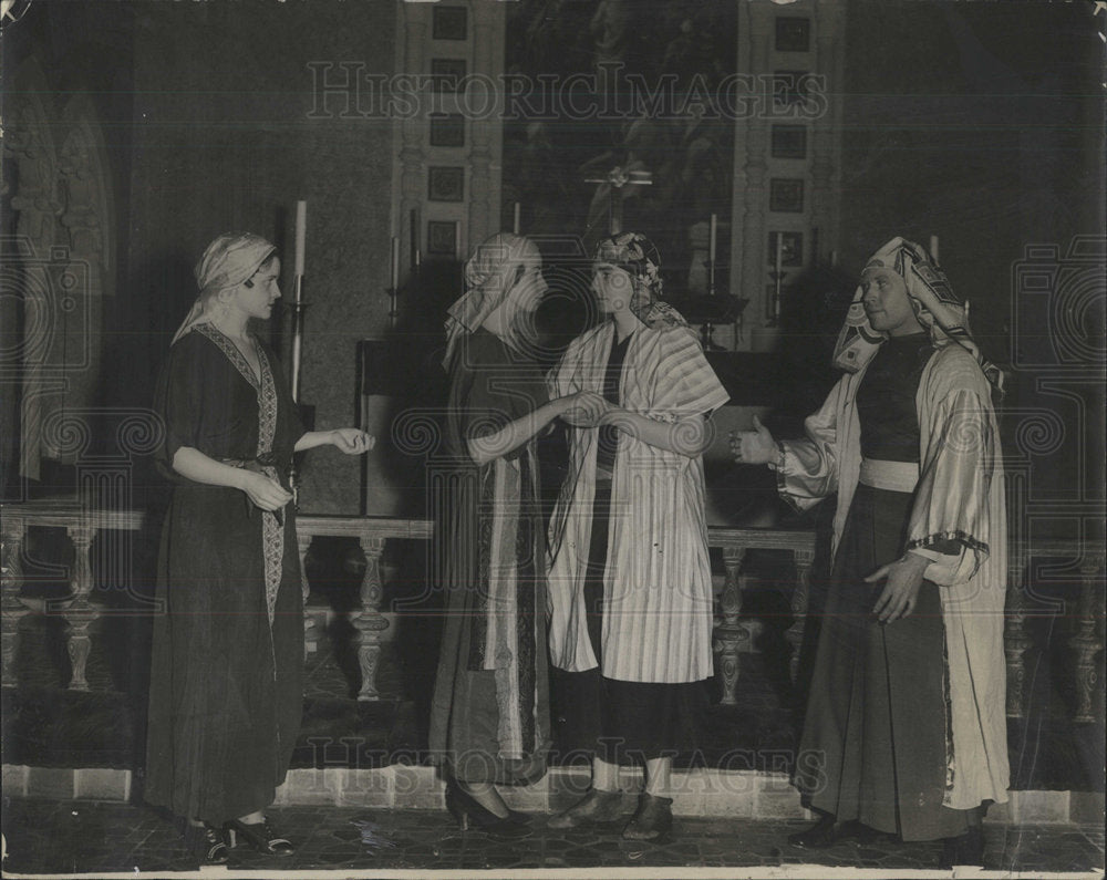 1935PressPhoto Approach of Easter in Episcopal Church - Historic Images