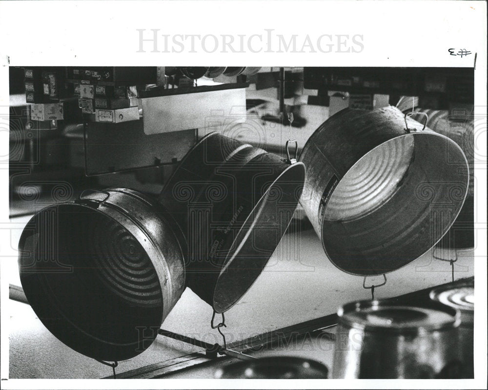 1990 Press Photo galvanized tubes ceiling wash ice down - Historic Images