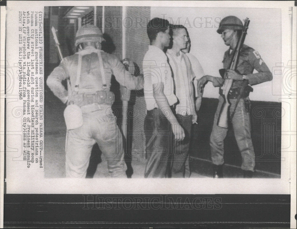 1968 Press Photo Armed Panama national guardsmen city - Historic Images