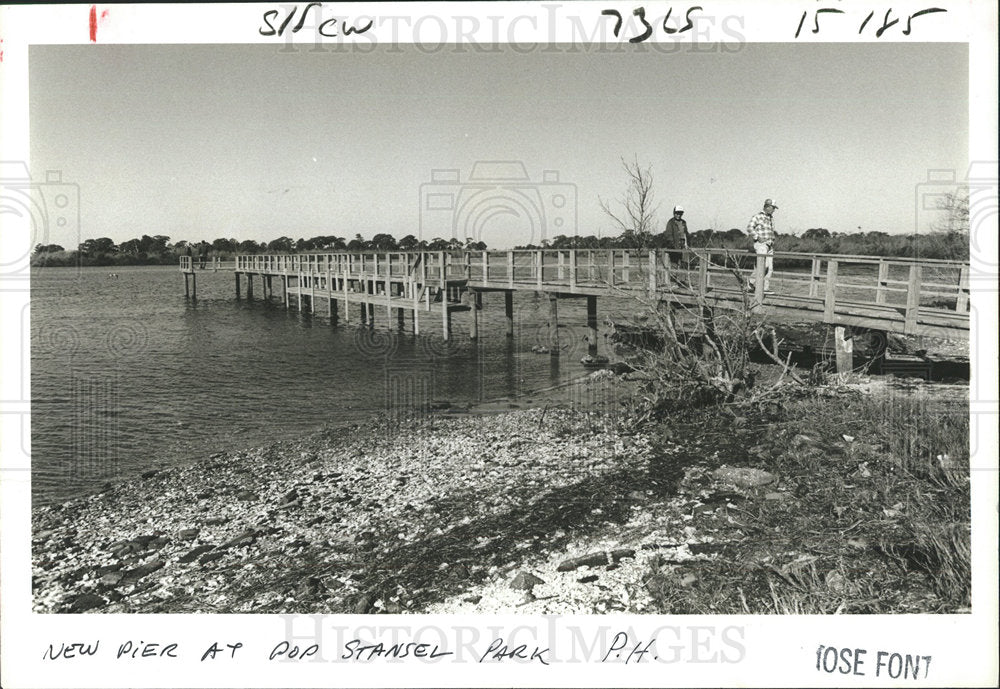1985 Press Photo Sutherland Bayou pier stretches finish - Historic Images