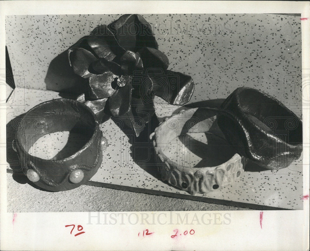 1986 Press Photo Paper-Mache Products - Historic Images