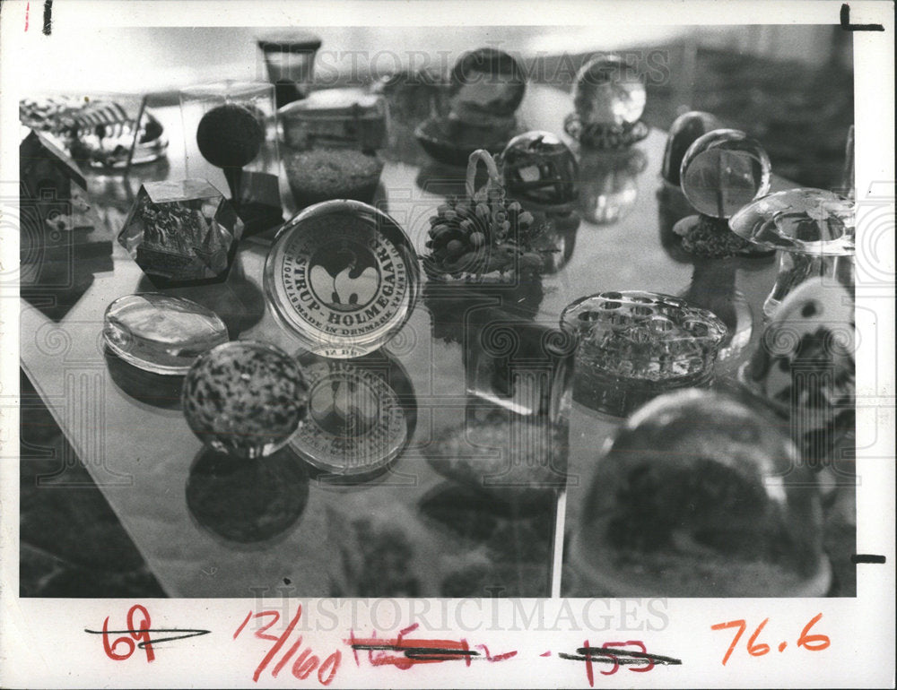 1971 Press Photo paperweights sizes shapes collected - Historic Images
