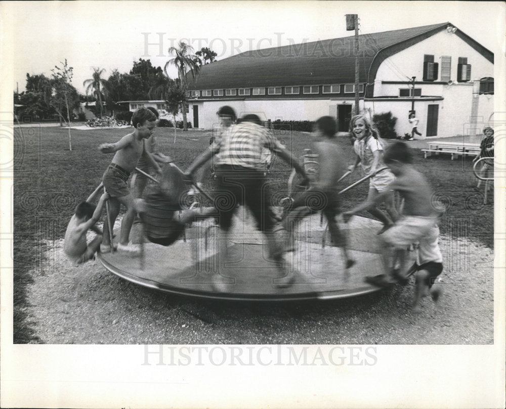 1965 Press Photo kids play Roberts Youth Center - Historic Images