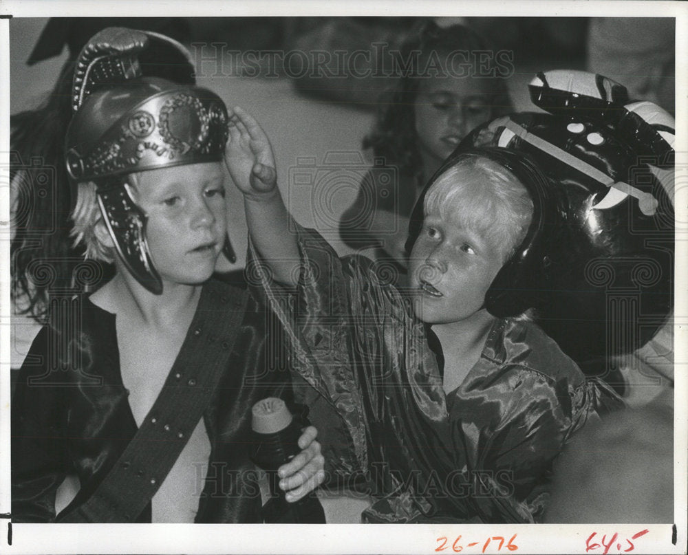 1982 Press Photo costume day Shore Acres Center - Historic Images