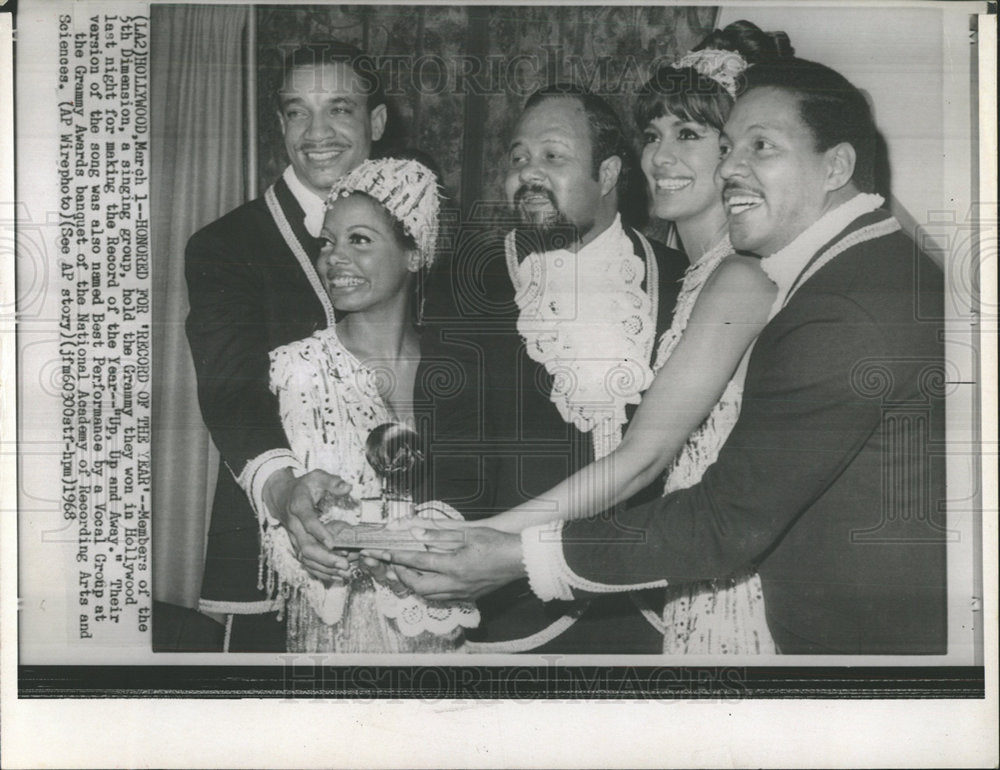 1968 Press Photo 5th Dimension Grammy Award Winners  - Historic Images