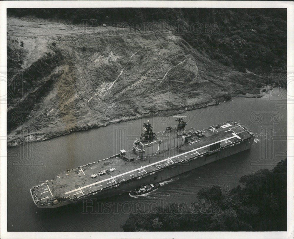 1977 Press Photo U.S.S.S. TARAWA NAVY'S AMPHIBIOUS SHIP - Historic Images
