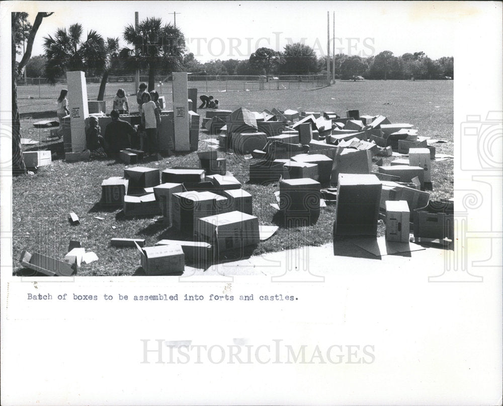 1975 Press Photo Boxes Azalea Neighborhood Youth Center - Historic Images