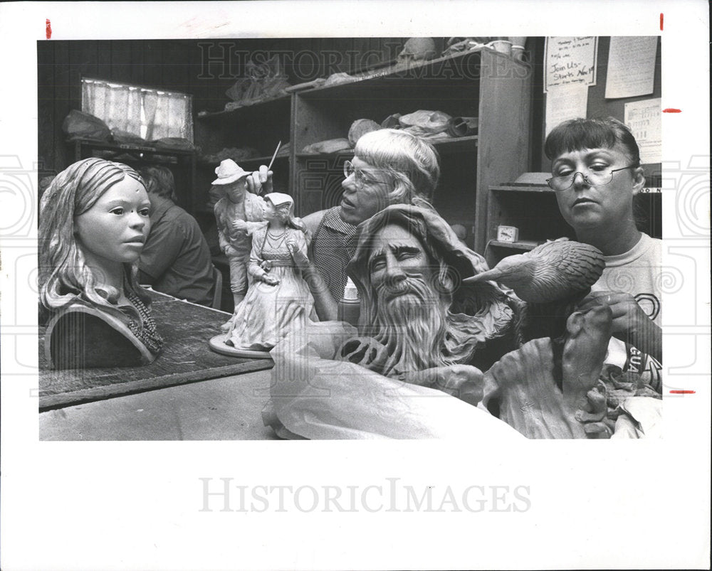 1982 Press Photo Sculptors Bay Vista Center St. Pete FL - Historic Images