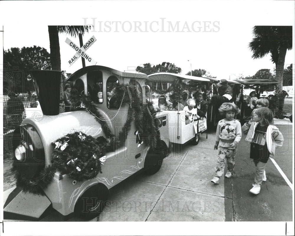 1993 Press Photo Jingle Bells Jamboree At Childs Park - Historic Images